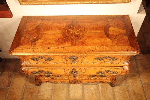 Furniture  - 18th C Louis XV Commode. In blond walnut wood. From Languedoc. 