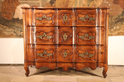 18th C Louis XV Commode (chest of drawers). In walnut wood. Provençal work. - Furniture Style Louis XV