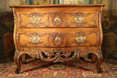 Late 18th C Marriage Commode from Provence (Nîmes). In blond walnut wood.  - Furniture Style 