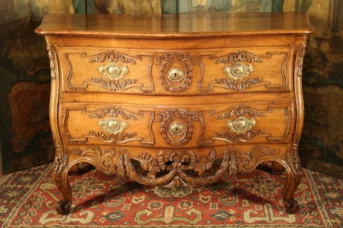 Antiquités - Late 18th C Marriage Commode from Provence (Nîmes). In blond walnut wood. 