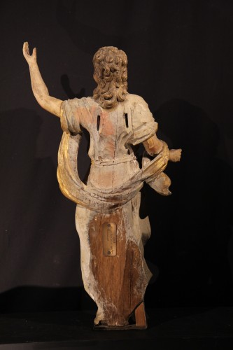 XVIIIe siècle - Paire d’anges en bois de chêne sculpté, polychrome et doré. France début XVIIIe siècle