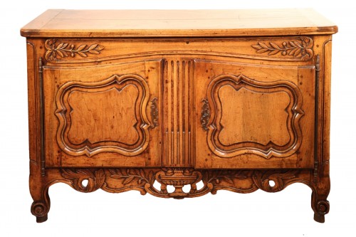 Late 18th C Provencal low sideboard in blond walnut wood