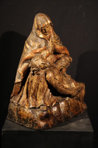 <= 16th century - Late 16th C Virgin of Pity. Group in polychrome walnut wood