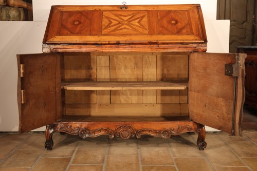 18th C “Commode à portes” forming writing desk. In cherry wood. Languedoc. - 