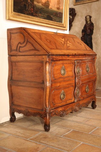 18th century - 18th C “Commode à portes” forming writing desk. In cherry wood. Languedoc.