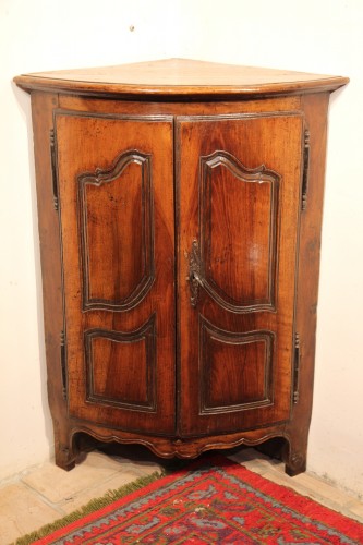 18thC Louis XV “encoignure” (corner cupboard).In walnut wood. From Provence - Furniture Style Louis XV