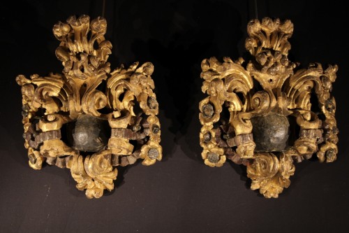  - Pair of ornemental motifs in carved and gilt wood. Spanish 17th C Baroque.