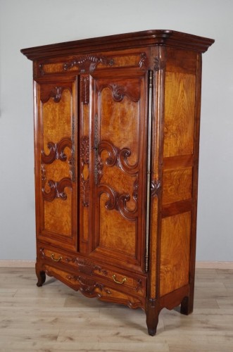 Antiquités - Armoire bressane du XIXe siècle