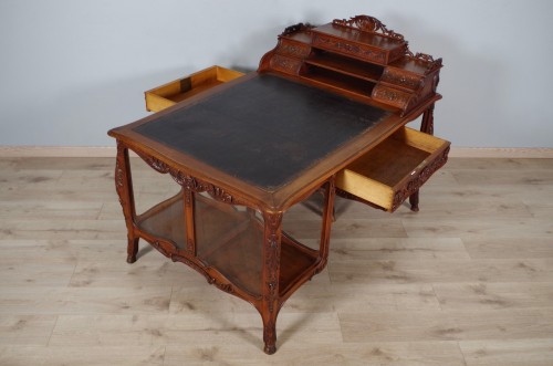 20th century - Double-sided walnut desk circa 1900