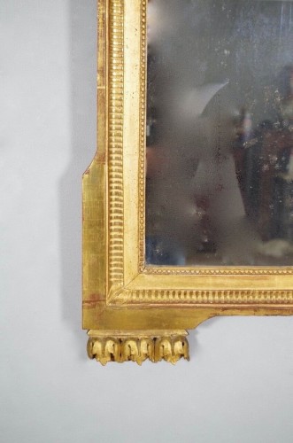 Louis XVI - Miroir Louis XVI doré à fronton