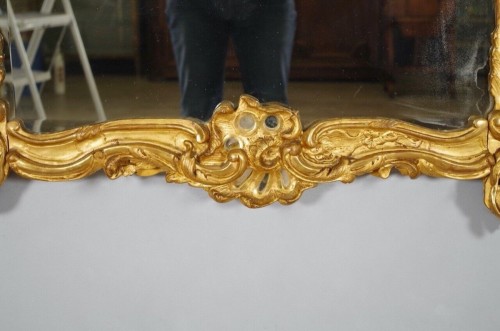 French Regence - Large. Régence gilded wood mirror