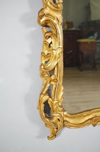 Antiquités - Large. Régence gilded wood mirror
