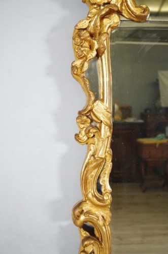 Antiquités - Large. Régence gilded wood mirror
