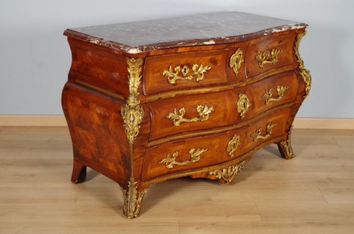 XVIIIe siècle - Commode tombeau époque Régence