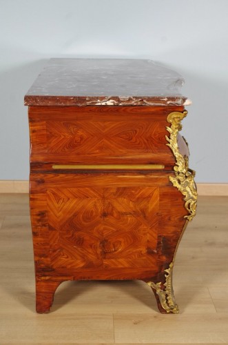 Antiquités - Commode tombeau époque Régence