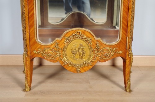 Vitrine début du 20e siècle, style Transition - Antiquités Saint Jean