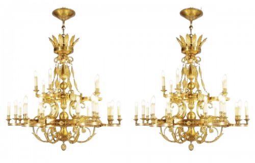 Maison Lucien Gau - Paire de lustres à vingt-quatre feux en bronze doré et laiton
