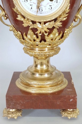 Grande pendule Napoléon III  en bronze doré et marbre rouge du Maine - Antiquités Saint Jean