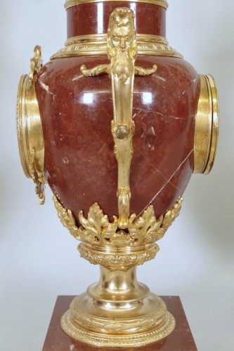 Grande pendule Napoléon III  en bronze doré et marbre rouge du Maine - Napoléon III