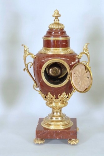 Antiquités - Grande pendule Napoléon III  en bronze doré et marbre rouge du Maine