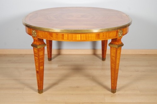 Antiquités - Table de salle à manger vers 1880