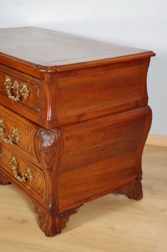 Mobilier Commode - Commode tombeau époque Régence, Vallée du Rhône vers 1720