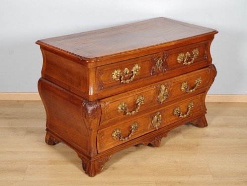 XVIIIe siècle - Commode tombeau époque Régence, Vallée du Rhône vers 1720
