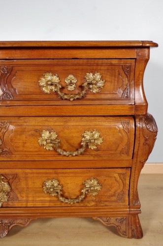 Antiquités - Commode tombeau époque Régence, Vallée du Rhône vers 1720