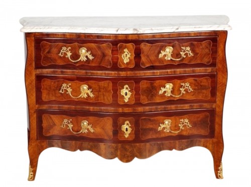 Commode époque Louis XV estampillée Lebrund