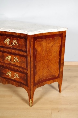 Commode époque Louis XV estampillée Lebrund - Antiquités Saint Jean