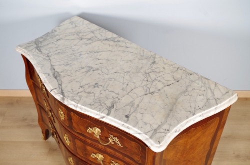 XVIIIe siècle - Commode époque Louis XV estampillée Lebrund