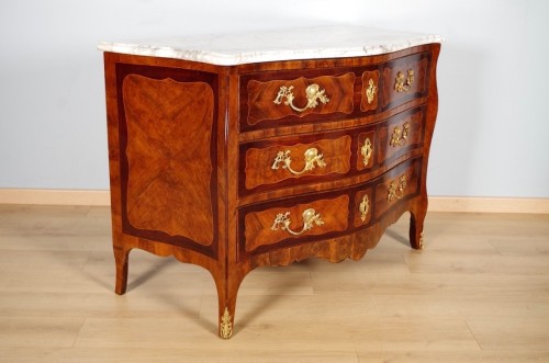 Commode époque Louis XV estampillée Lebrund - 