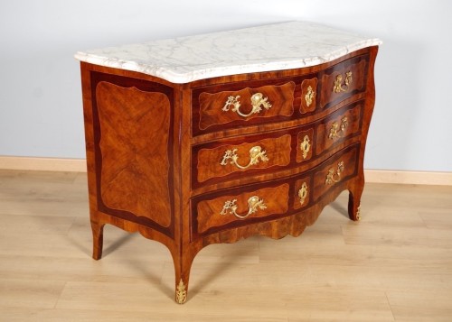  - Commode époque Louis XV estampillée Lebrund