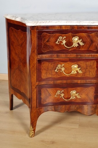Antiquités - Commode époque Louis XV estampillée Lebrund