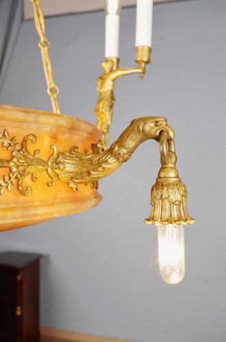 Antiquités - Lustre en bronze doré et albâtre