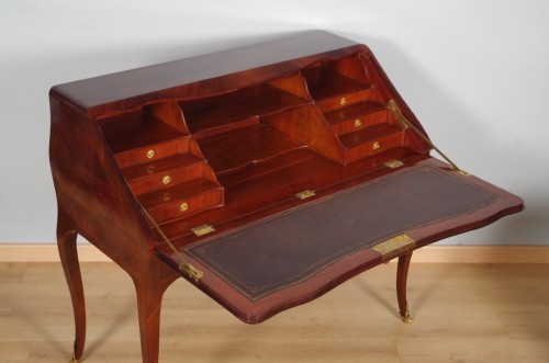 XVIIIe siècle - Bureau à pente époque Louis XV