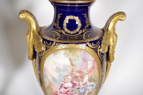 Paire de vases en porcelaine vers 1880 - Antiquités Saint Jean