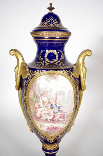 Napoléon III - Paire de vases en porcelaine vers 1880