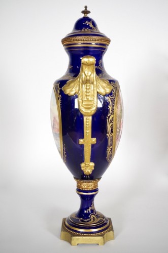 Antiquités - Paire de vases en porcelaine vers 1880