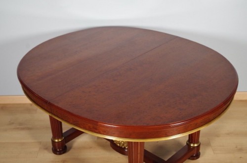 XIXe siècle - Mercier Frères à Paris, table en acajou et placage d'acajou moucheté vers 1870