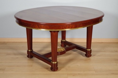 Mercier Frères à Paris, table en acajou et placage d'acajou moucheté vers 1870 - Napoléon III