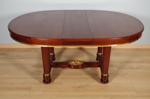 Antiquités - Mercier Frères à Paris, table en acajou et placage d'acajou moucheté vers 1870