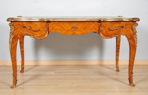 Bureau plat style Louis XV vers 1900 - Mobilier Style Art nouveau