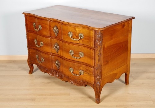 Mobilier Commode - Commode époque Régence en noyer mouluré et sculpté