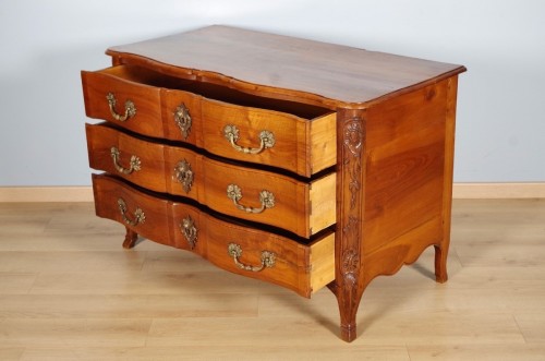 Commode époque Régence en noyer mouluré et sculpté - Antiquités Saint Jean