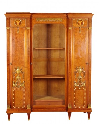 Bibliothèque en acajou, loupe d'amboine et bronze doré vers 1900