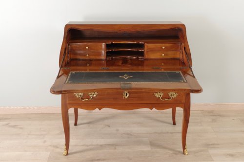 XVIIIe siècle - Bureau de pente Louis XV