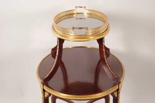 Antiquités - Table à thé par François LINKE (1855-1946)