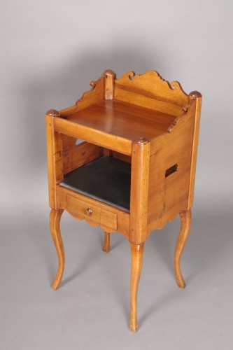 Table à encas noyer du Dauphiné début XVIIIe siècle - Régence