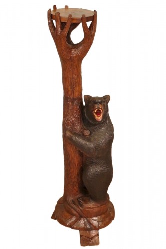 Sellette en bois sculpté à décor d'un ours signée Ruef